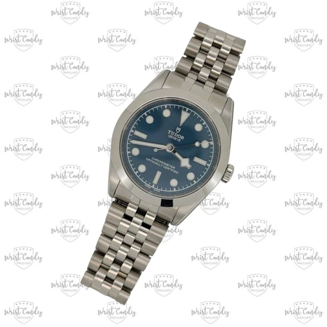 Tudor Black Bay 31 — zijkant