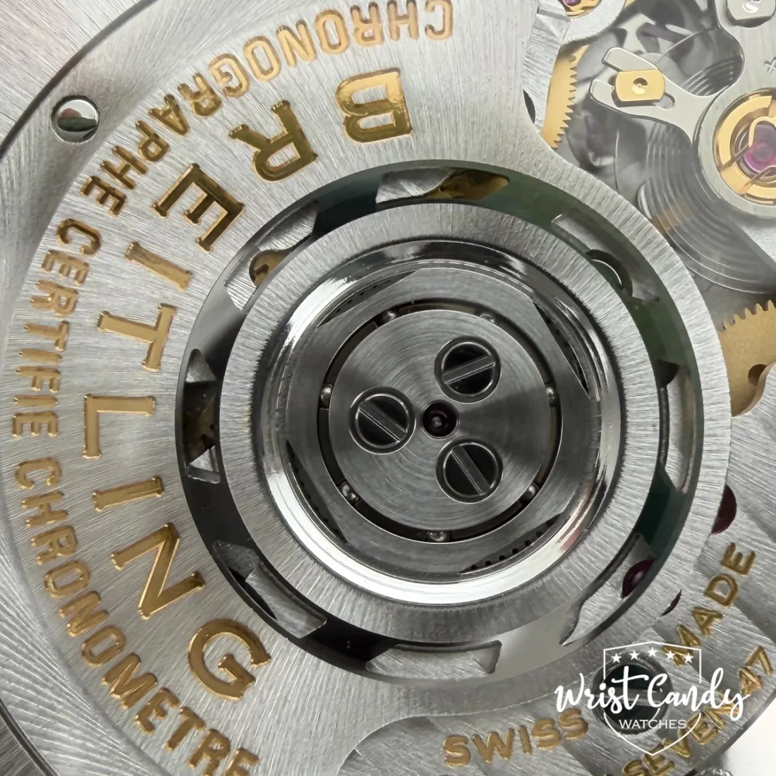 Breitling Chronomat B01 42 green dial — detail 7