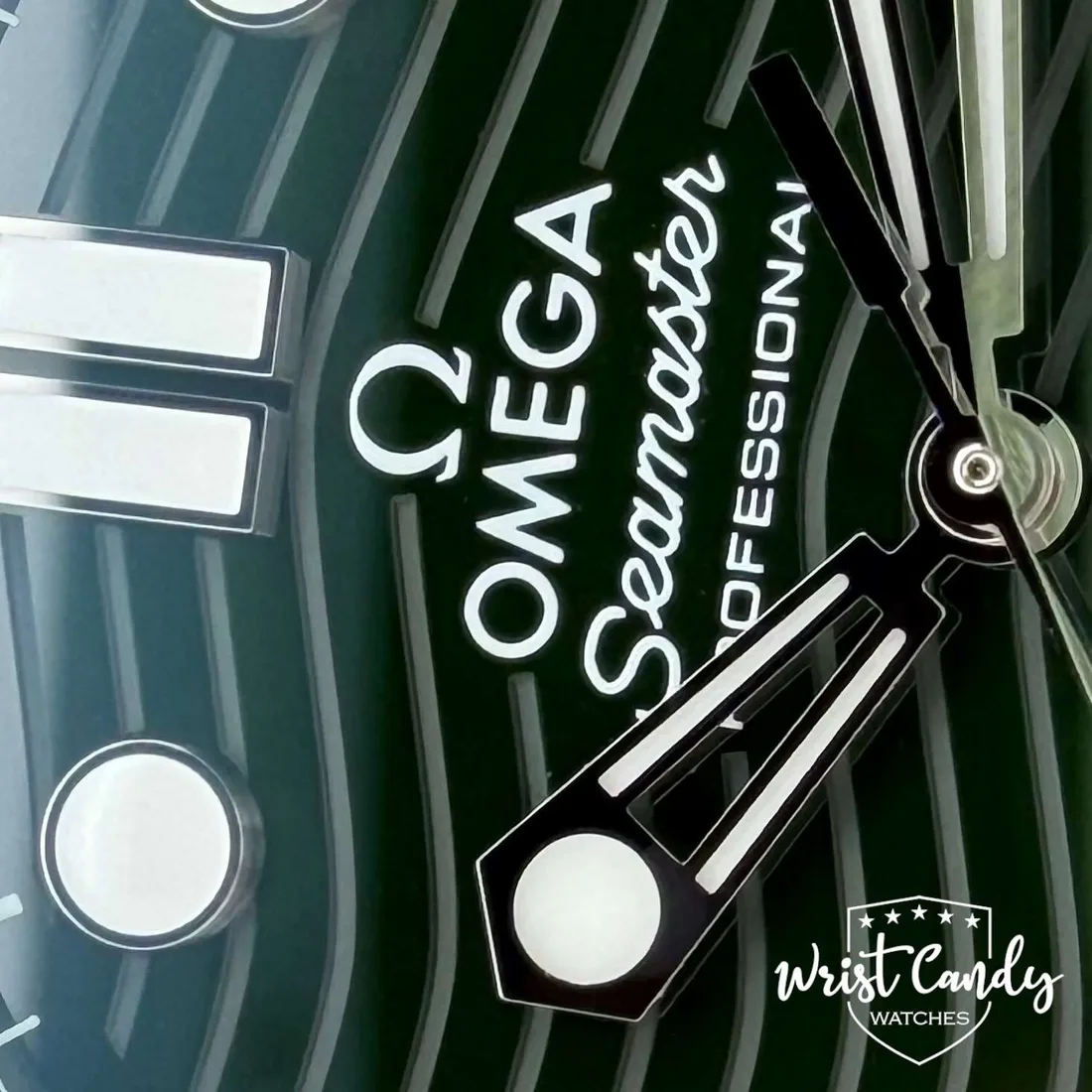 Omega Seamaster Diver 300M green dial — detail 7