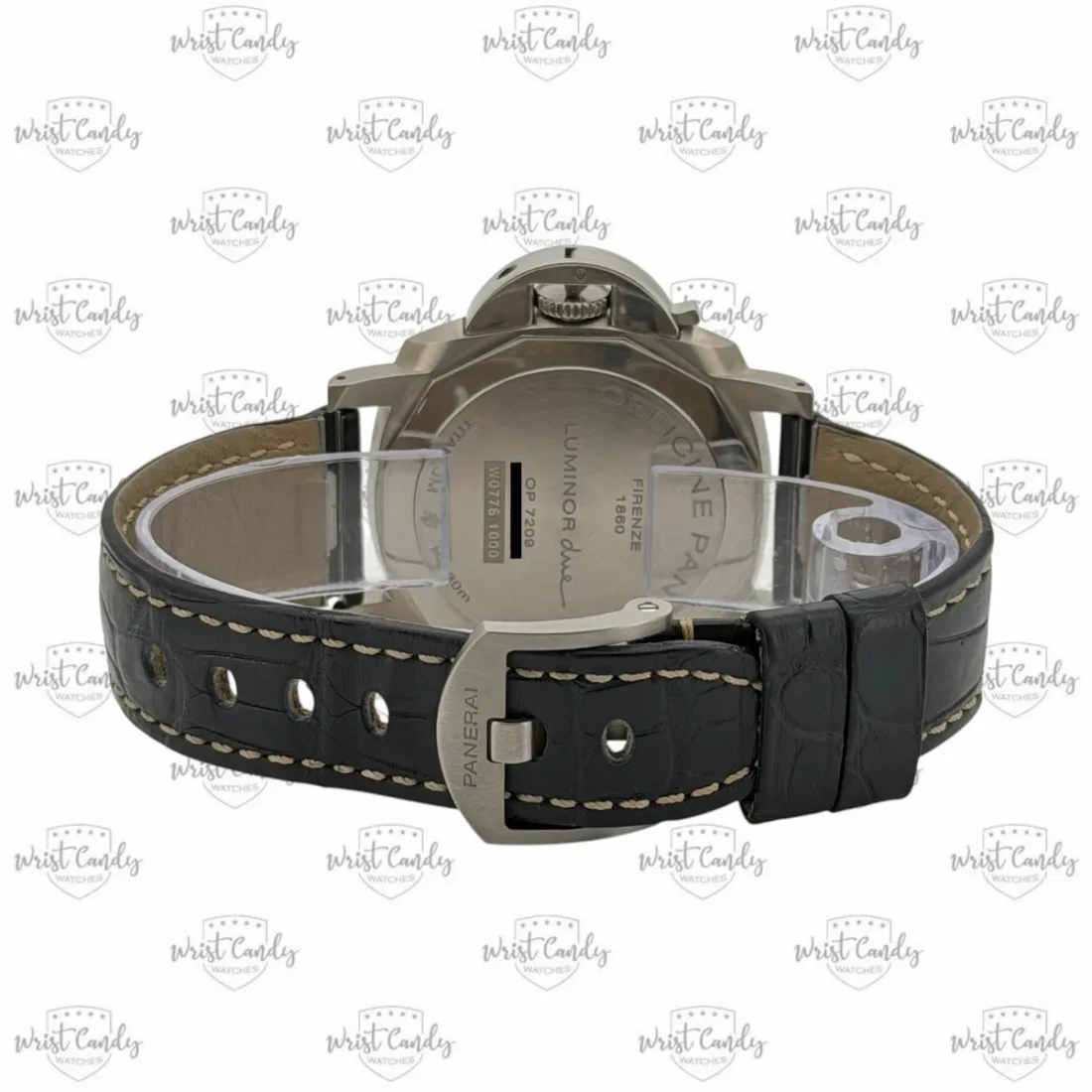 Panerai Luminor Due Titanium 42mm — detail