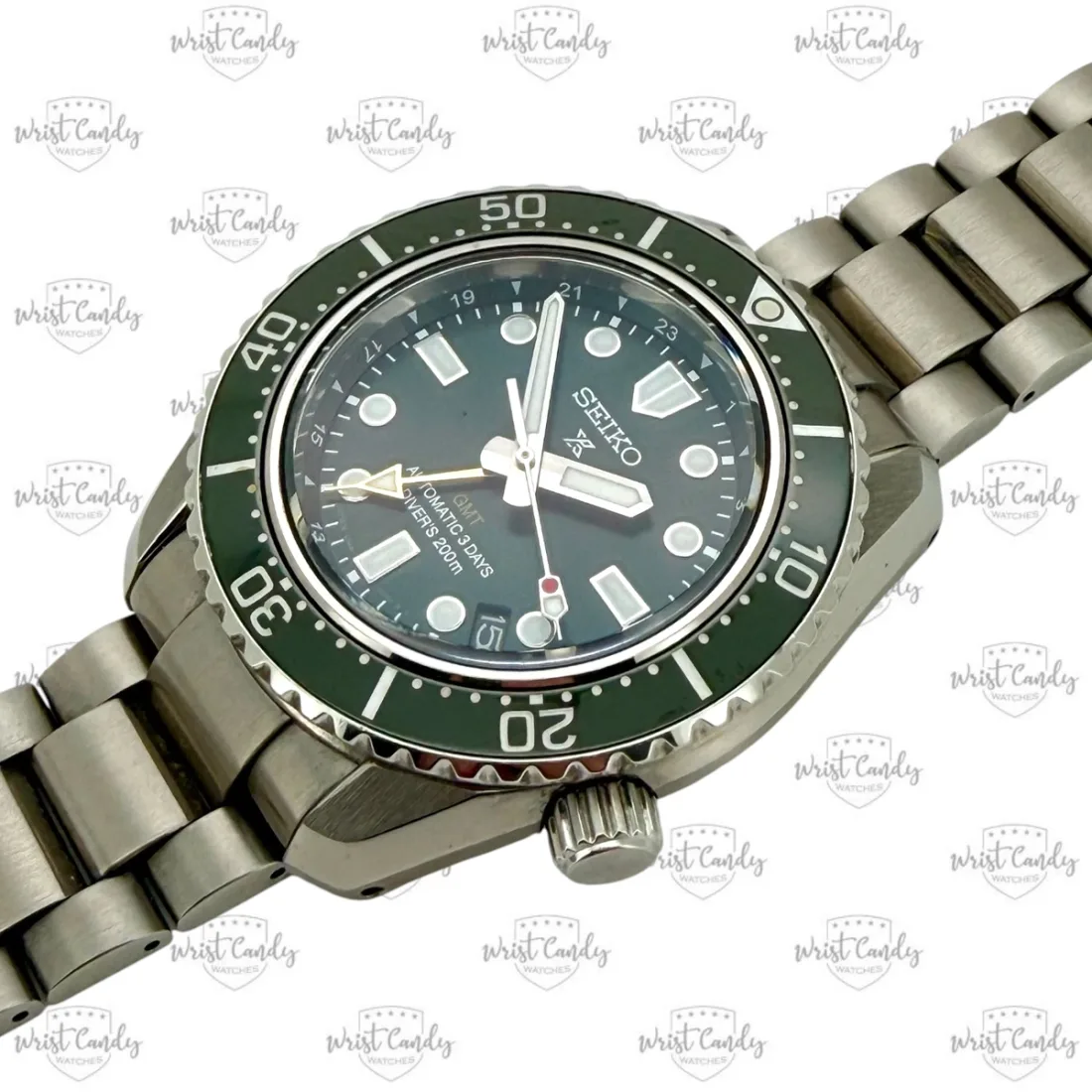 Seiko Prospex 1968 GMT Diver green — detail