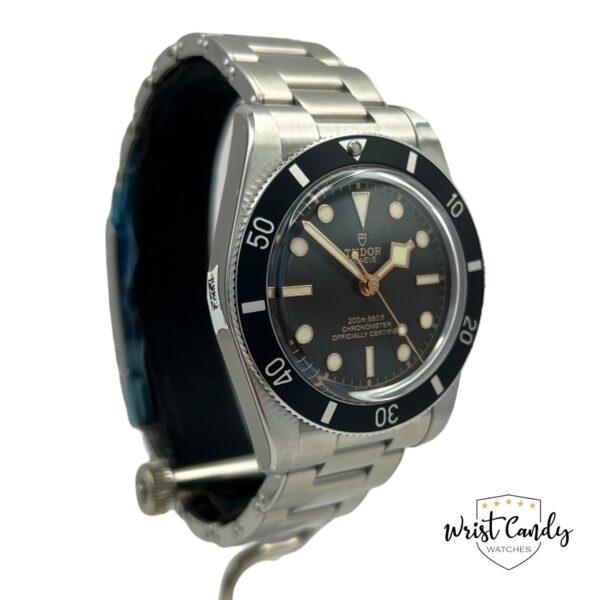 TUDOR BLACK BAY 54 • 06-2025 • NIEUW IN DE STICKERS - Afbeelding 3